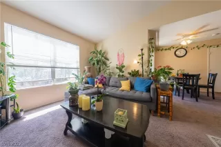 Photo #5: 2393445 Listing