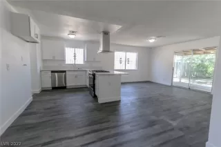 Photo #3: 2393463 Listing 