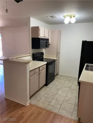 Photo #2: 2393477 Listing 