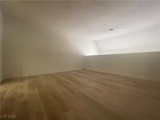 Photo #4: 2393508 Listing 