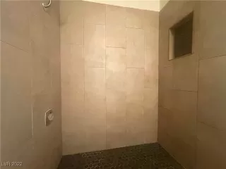 Photo #5: 2393508 Listing 