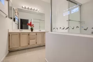 Photo #5: 2393523 Listing