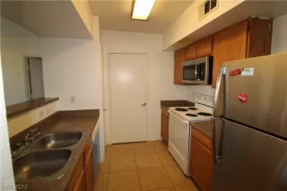 Photo #5: 2393558 Listing 