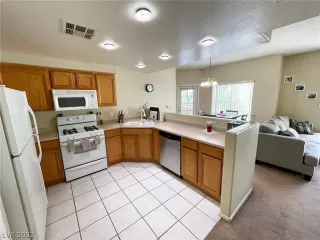 Photo #5: 2393576 Listing 