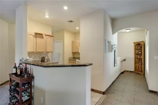 Photo #5: 2393588 Listing