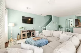 Photo #2: 2393609 Listing