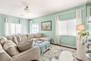 Photo #4: 2393609 Listing