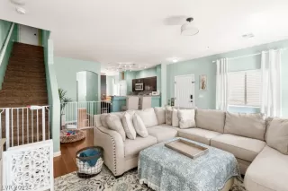 Photo #5: 2393609 Listing