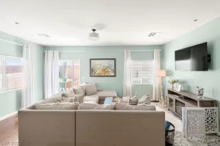 Photo #6: 2393609 Listing