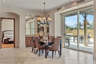 Photo #5: 2393621 Listing