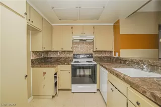 Photo #4: 2393651 Listing 