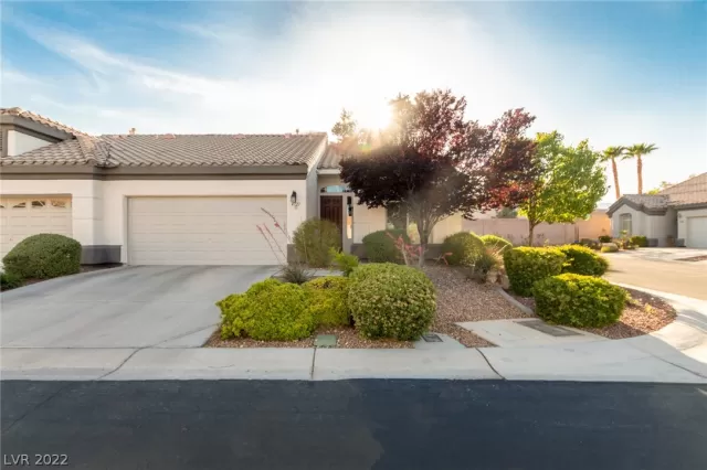 MLS: 2393653 Condo For Sale