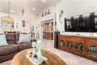 Photo #3: 2393653 Listing 