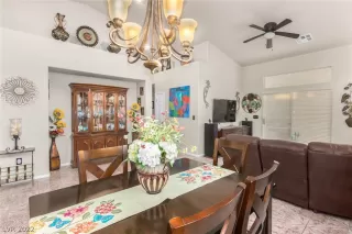 Photo #5: 2393653 Listing 