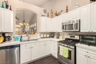 Photo #6: 2393653 Listing 