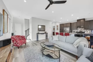 Photo #3: 2393689 Listing