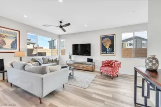 Photo #4: 2393689 Listing