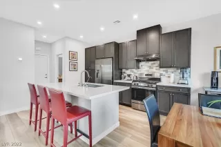 Photo #6: 2393689 Listing