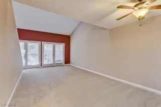 Photo #3: 2393716 Listing