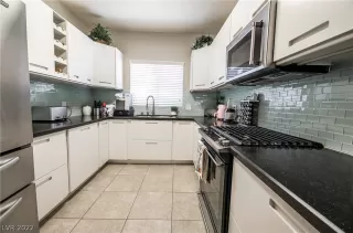 Photo #5: 2393747 Listing