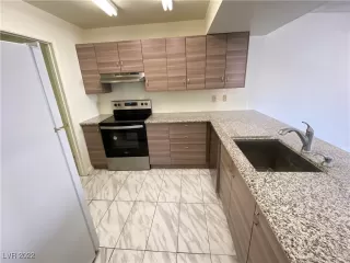 Photo #5: 2393766 Listing 