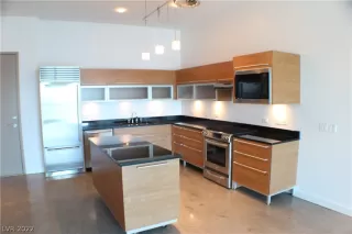 Photo #1: 2393772 Listing 