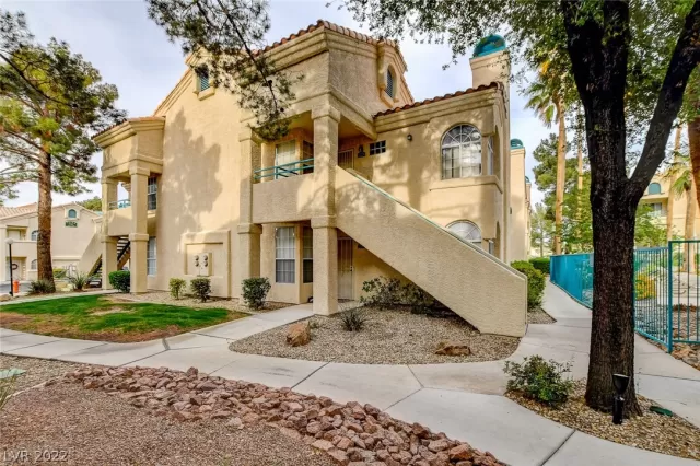 MLS: 2393773 Condo For Sale