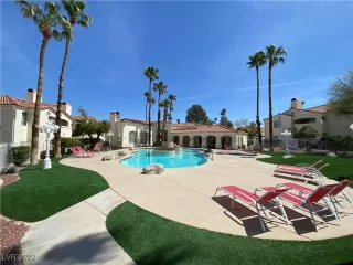 Photo #3: 2393786 Listing 