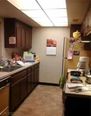 Photo #5: 2393797 Listing 