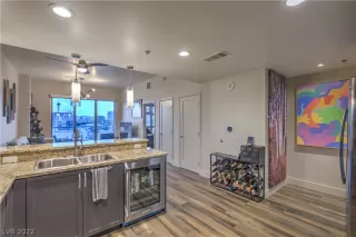 Photo #4: 2393803 Listing