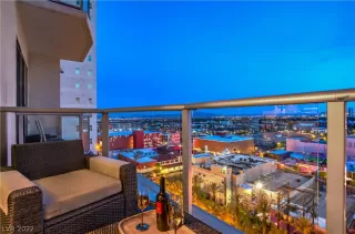 Photo #5: 2393803 Listing