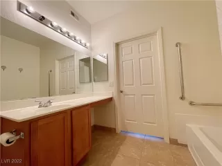 Photo #5: 2393833 Listing 