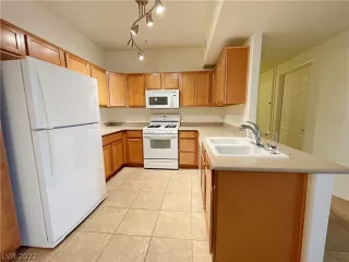 Photo #6: 2393833 Listing 