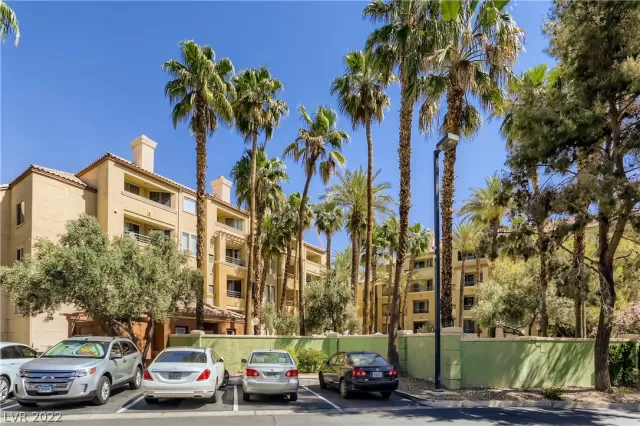 MLS: 2393863 Condo For Sale