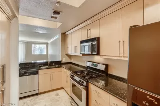 Photo #6: 2393863 Listing