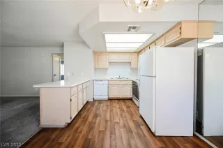 Photo #6: 2393909 Listing