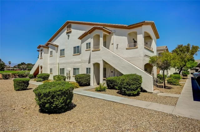 MLS: 2393950 Condo For Sale