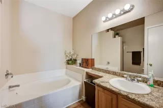 Photo #5: 2393950 Listing