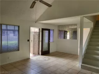 Photo #5: 2393957 Listing 