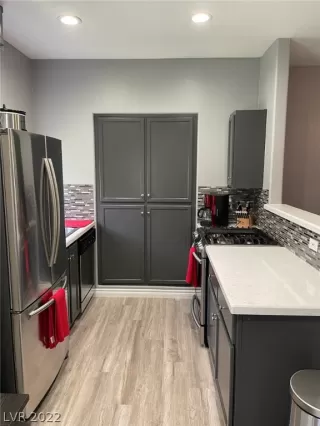 Photo #4: 2393970 Listing