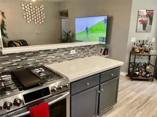 Photo #5: 2393970 Listing