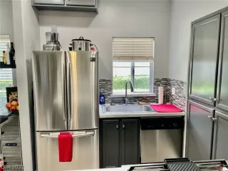 Photo #6: 2393970 Listing