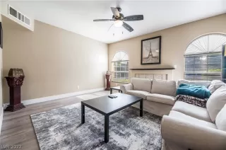 Photo #4: 2393989 Listing