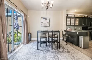 Photo #5: 2393989 Listing