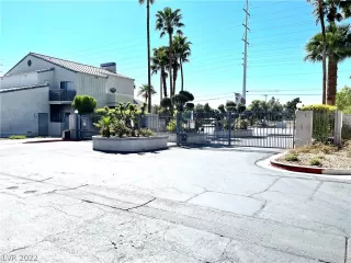 Photo #4: 2393998 Listing 