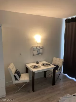 Photo #4: 2394001 Listing 