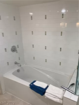 Photo #6: 2394001 Listing 