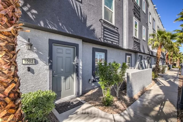 MLS: 2394009 Condo For Sale