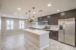 Photo #3: 2394009 Listing