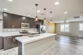 Photo #4: 2394009 Listing